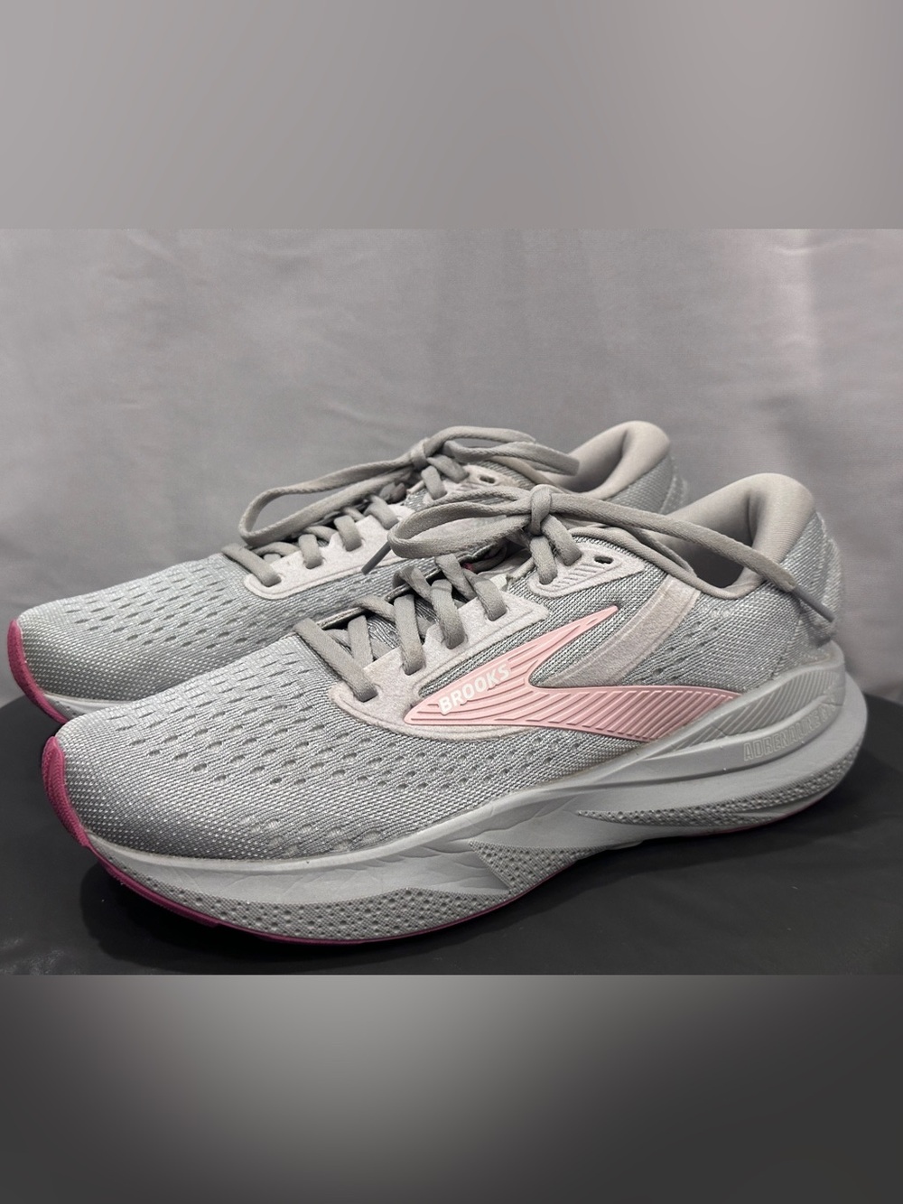 Brooks Adrenaline GTS 24 Gray Pink Running Shoes Women’s Size 8